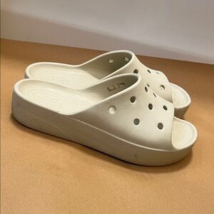 CROCS Women's Off-White Platform Mules